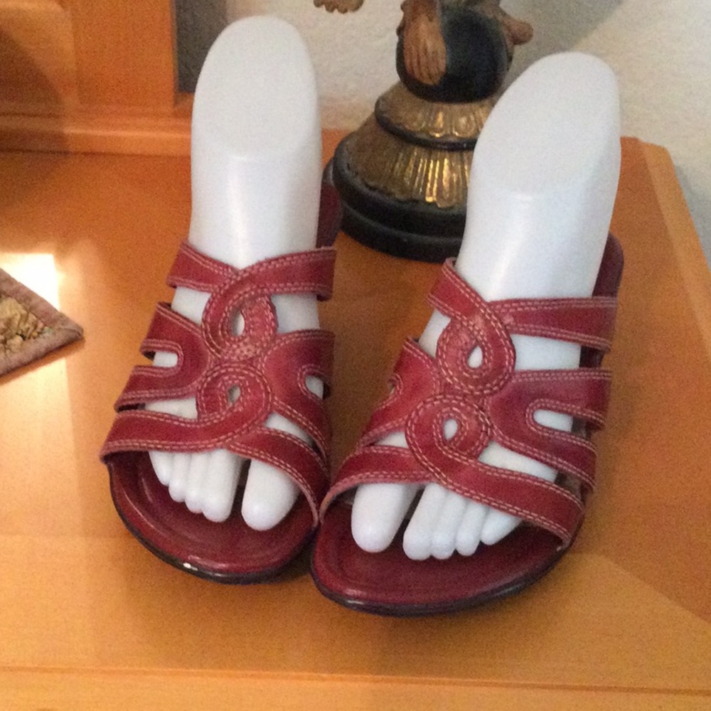 Ladies  red shoes Earth Spirit size 7